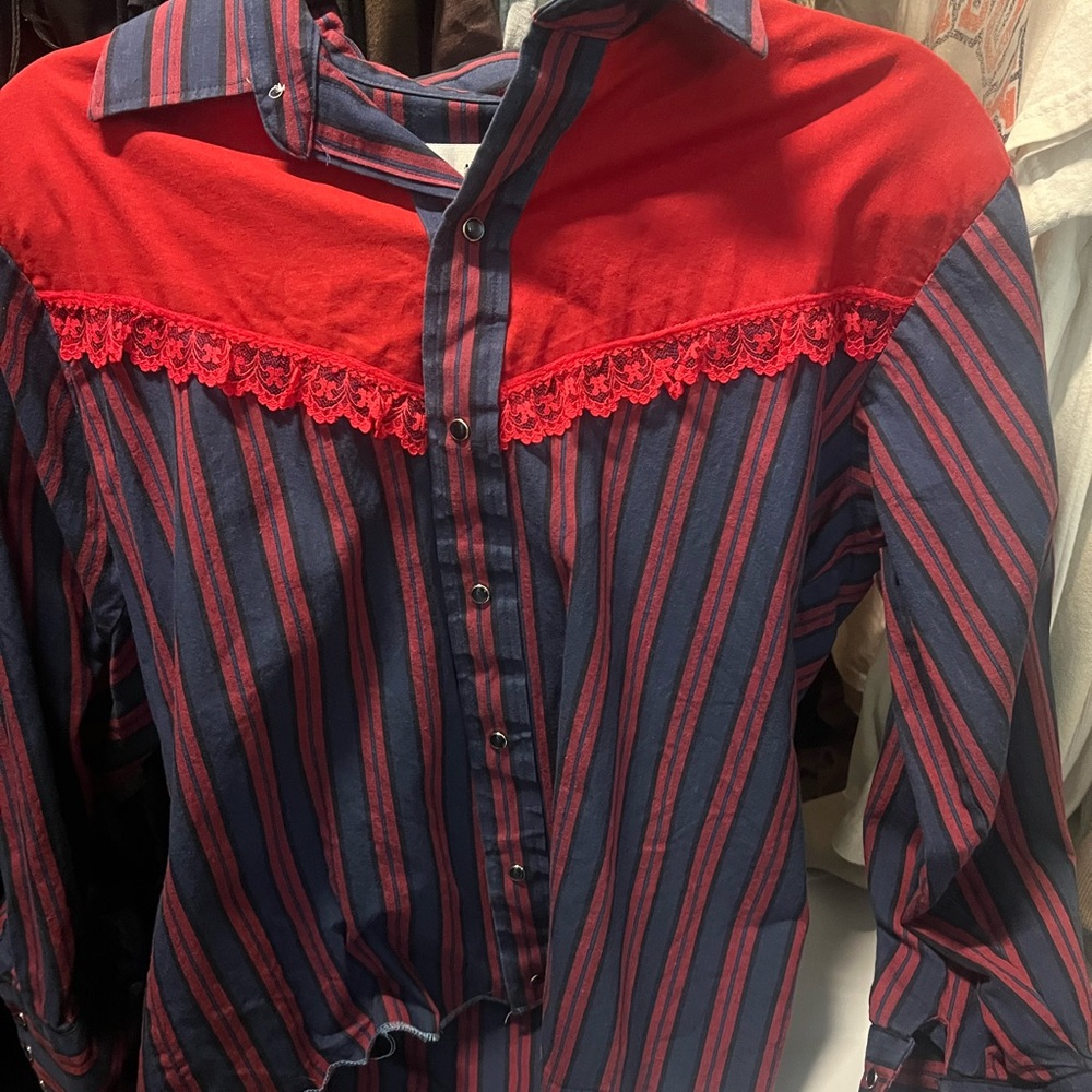 Ranch and Town Vintage Western Red and Blue Striped Button-Up Shirt with Lace